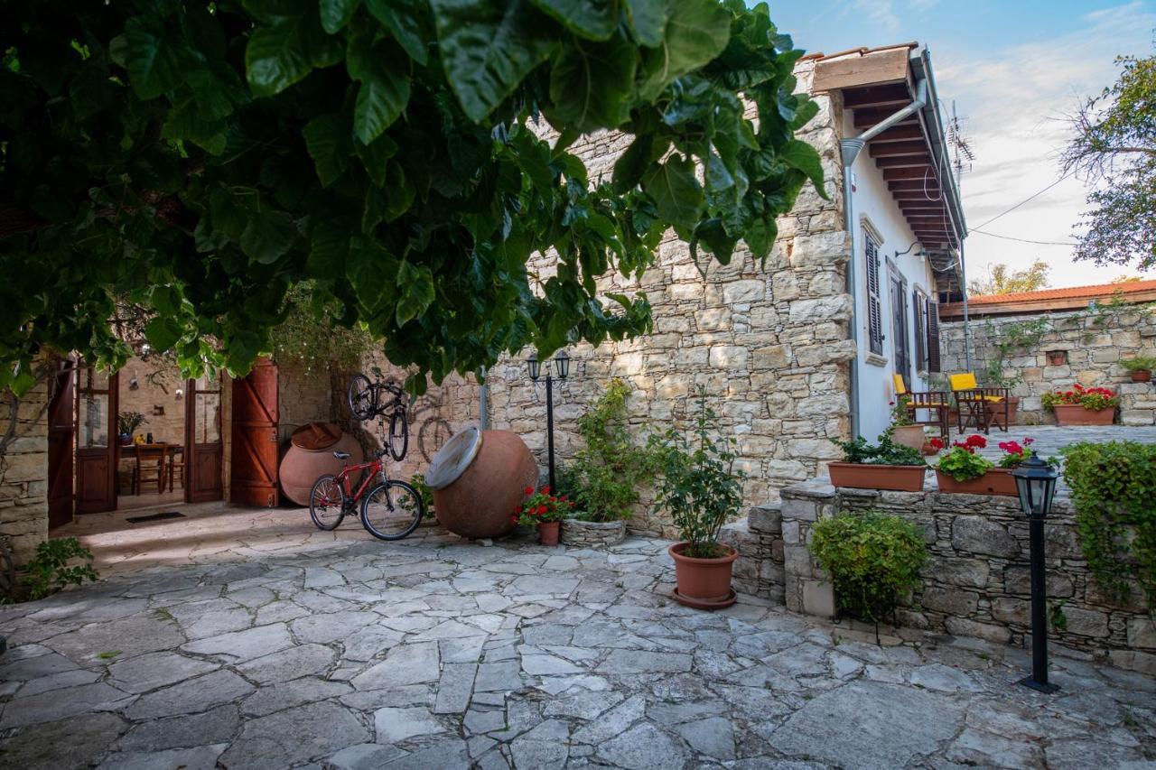 Apanemia Inn House Лофу Экстерьер фото
