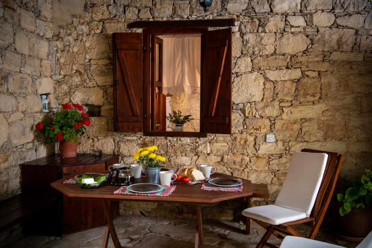 Apanemia Inn House Лофу Экстерьер фото